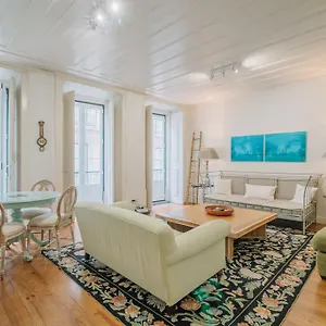 https://camoes-deluxe-bairro-alto.hotels-lisbon-portugal.com